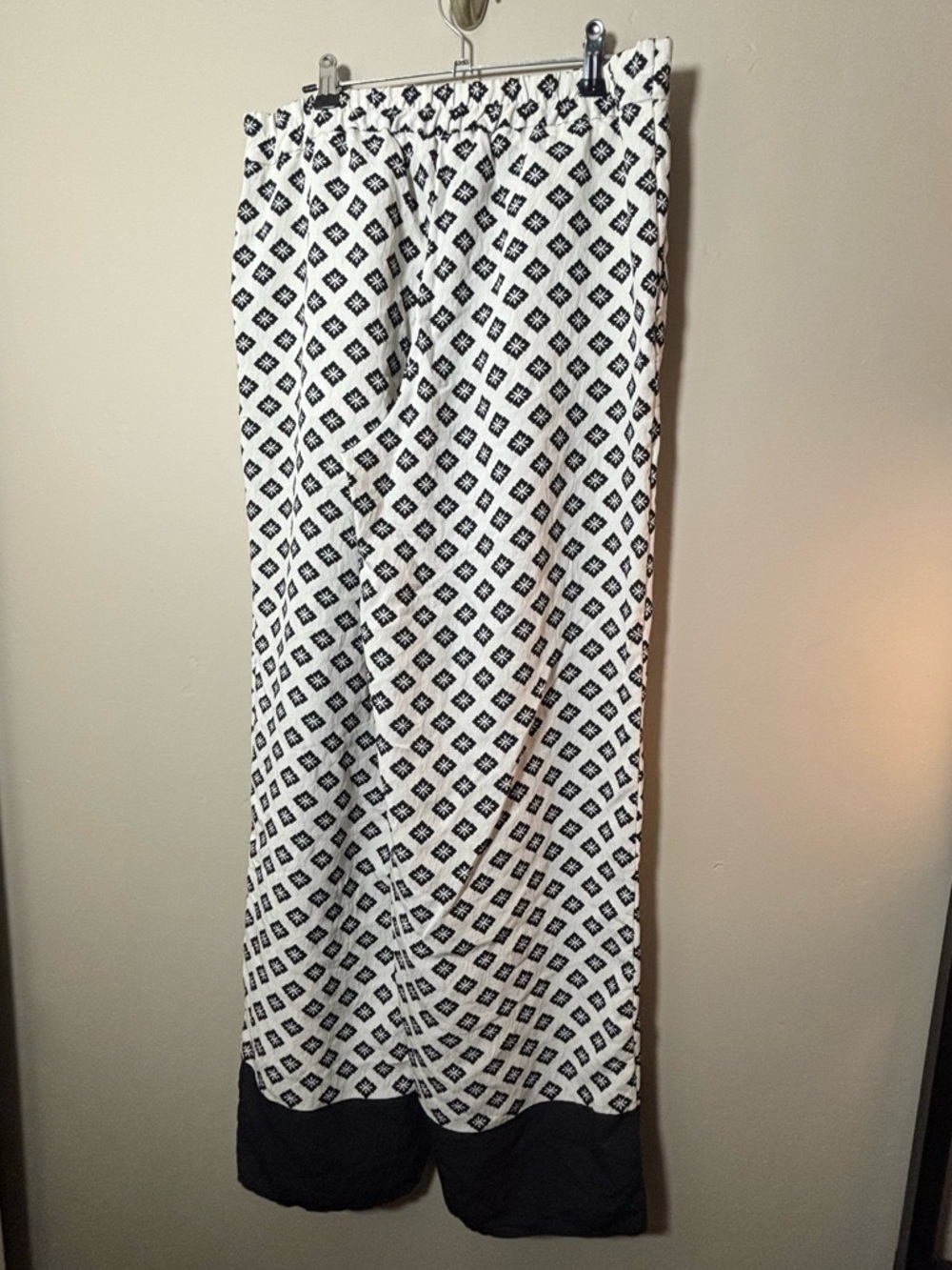 Zara Black and Cream Floral Pattern Cropped Wide Leg Pants - Picture 2 of 6